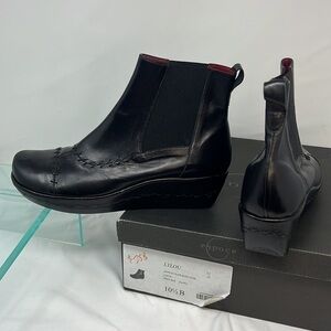 ESpace Sz 10.5B Lylou New In Box Black Napa Leather Low 2” Ankle Wedge Booties